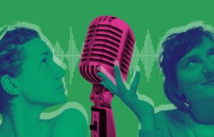 Grafika - na zielonym tle po bokach widoczne są dwie osoby - mówczynie, w centrum grafiki różowy mikrofon symbolizujący cel grupy - tworzenie podcastu